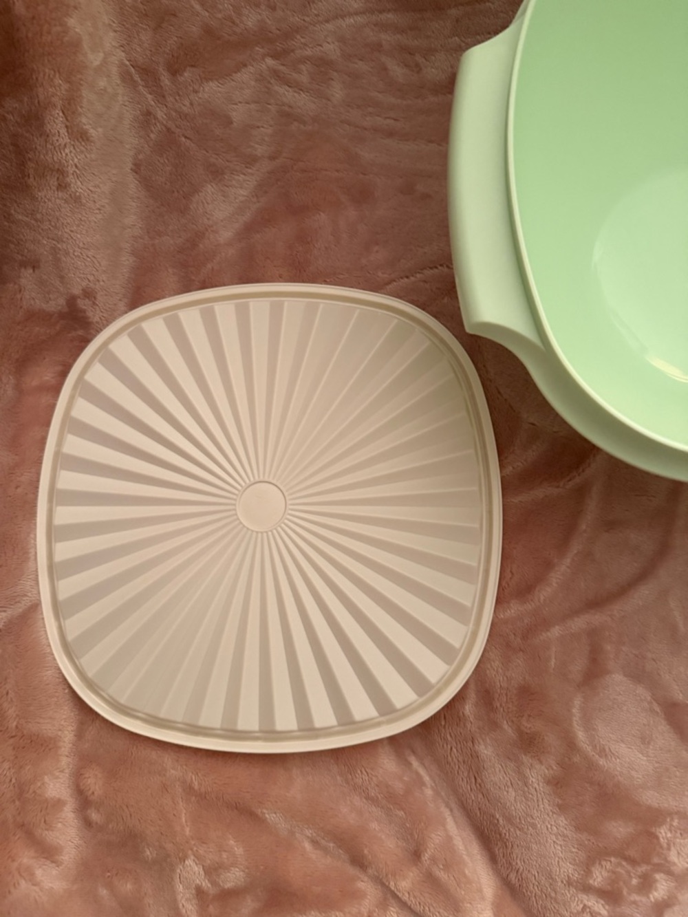 💚Tupperware Servalier Bowl Mint Green 2.8L/ 11 3/4 cups mix prep store serve NEW - Picture 7 of 9